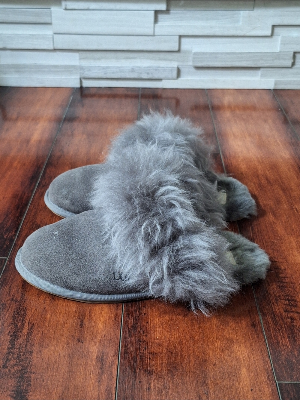 UGG Scuff Sis Gray Sheepskin Slippers Women’s US 8 UK 6 EU 39 Cozy Fur Slip On